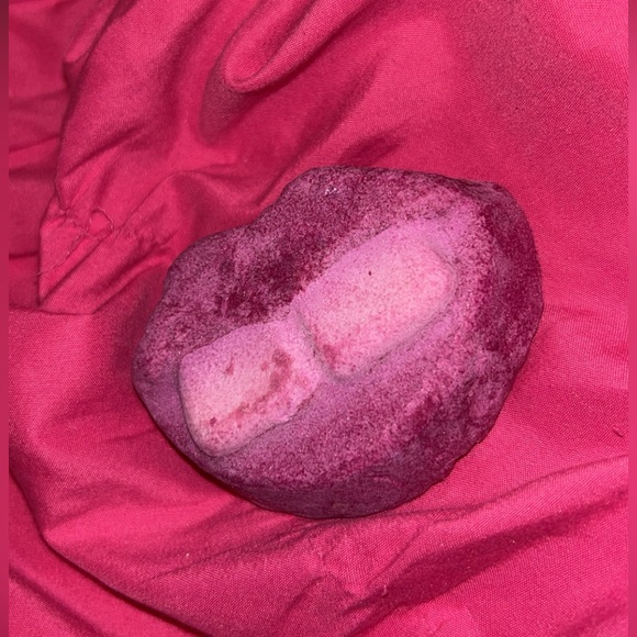 RARE LUSH COSMETICS CHRISTMAS MY TWO FRONT TEETH BUBBLE BAR (last one available) - Picture 2 of 6
